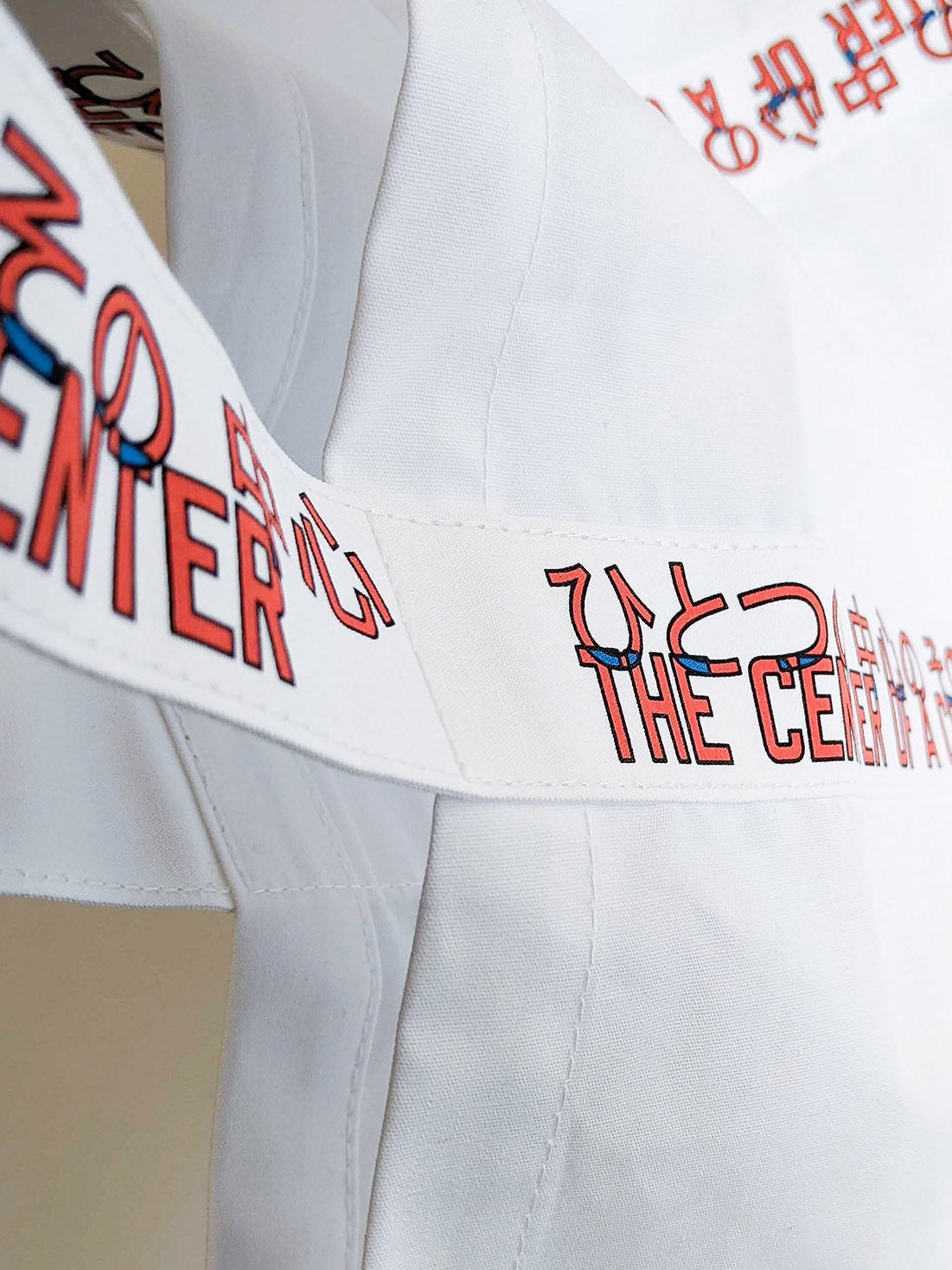 Lawrence Weiner 「ひとつの中心のその中心／THE CENTER OF A CENTER」バッグ