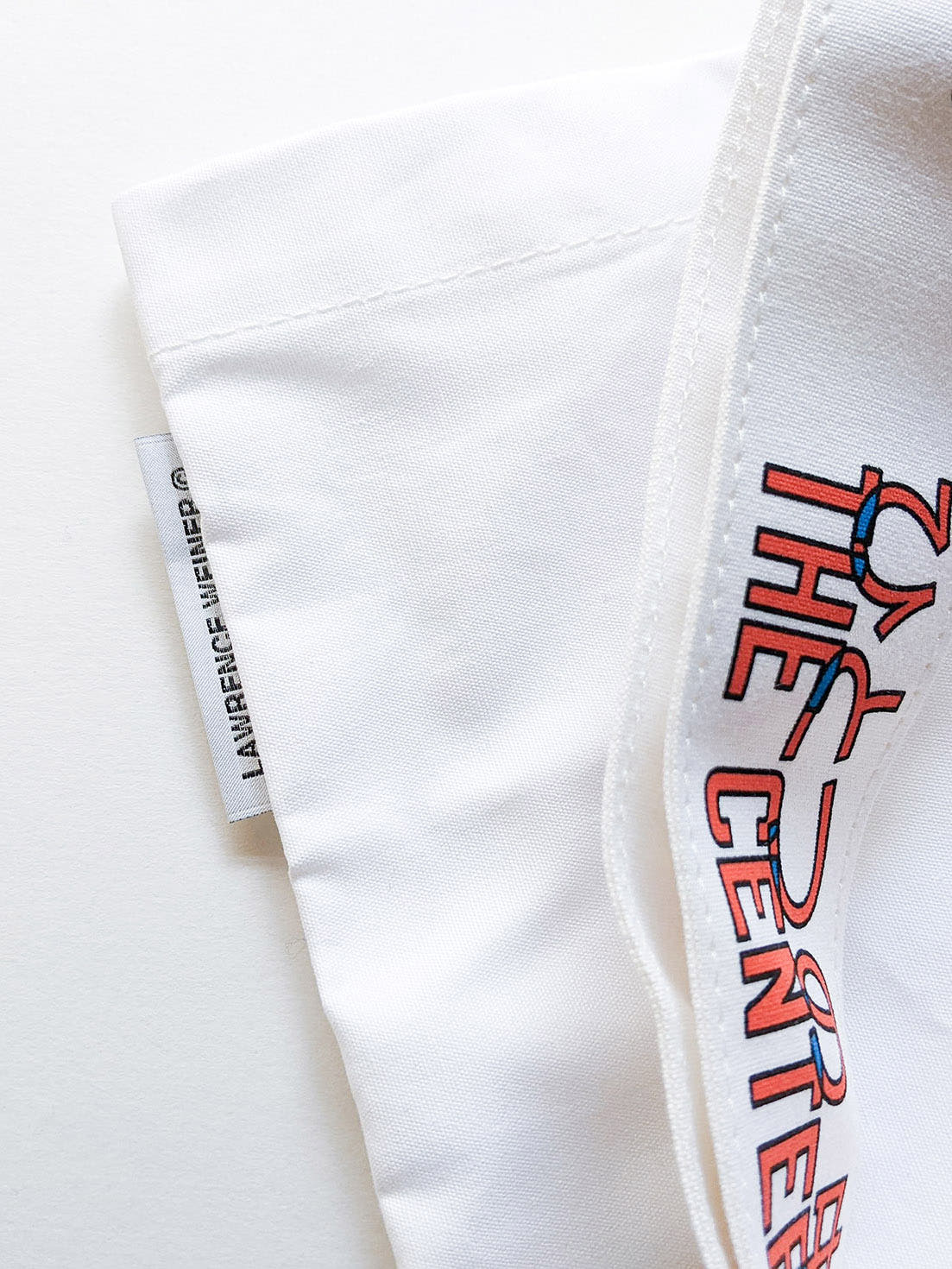 Lawrence Weiner 「ひとつの中心のその中心／THE CENTER OF A CENTER」バッグ